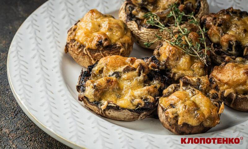 Фаршировані печериці з сиром, сметаною та часником