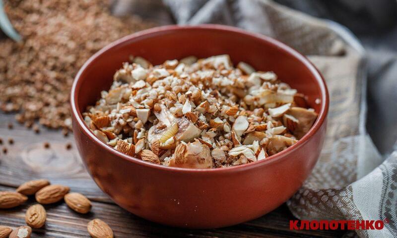 Гречка з печерицями та мигдалем