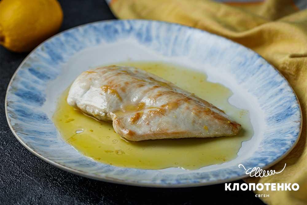 Смажене куряче філе з лимоном