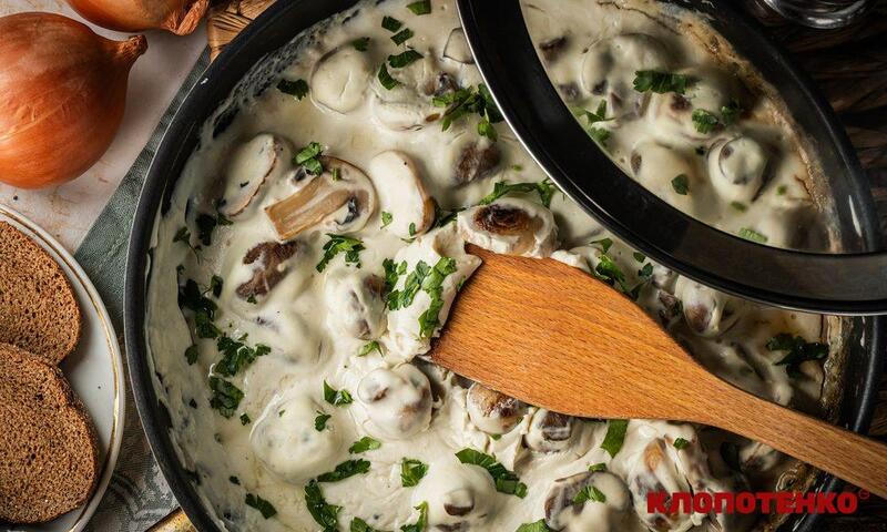 Печериці в сметані