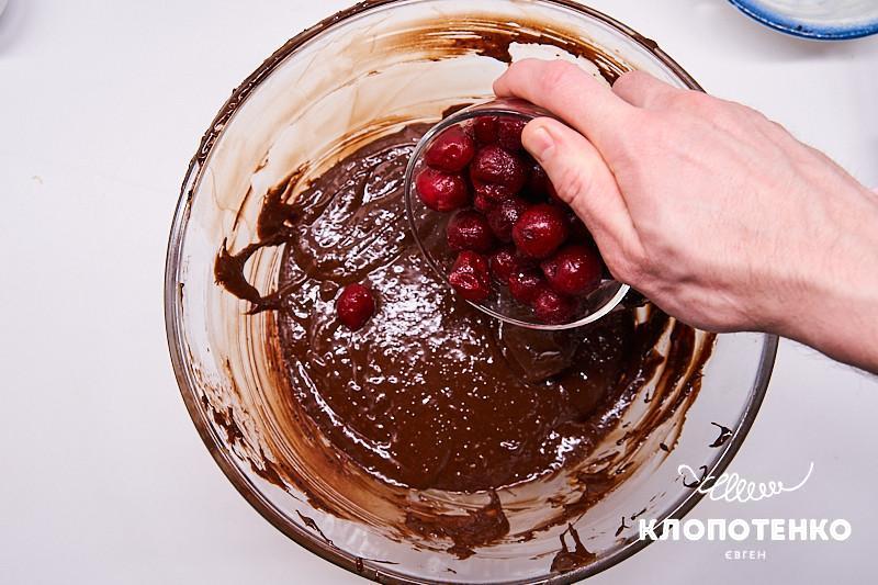 брауни с вишнями и маком