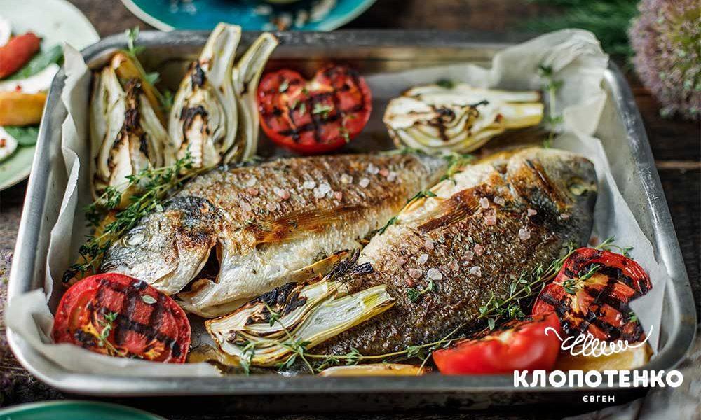 Дорадо на решетке с овощами