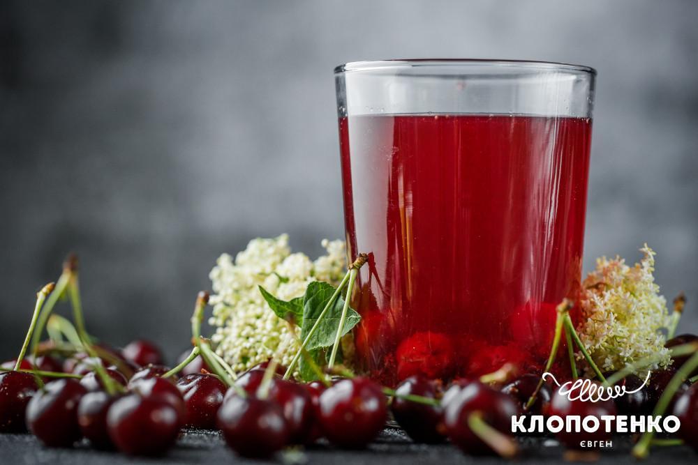 компот из вишни и бузины