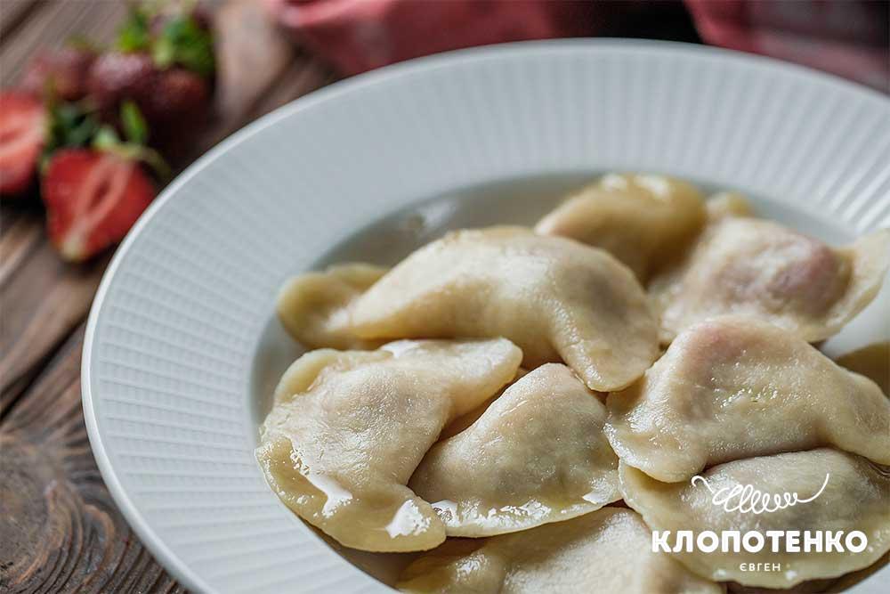 Вареники с клубникой