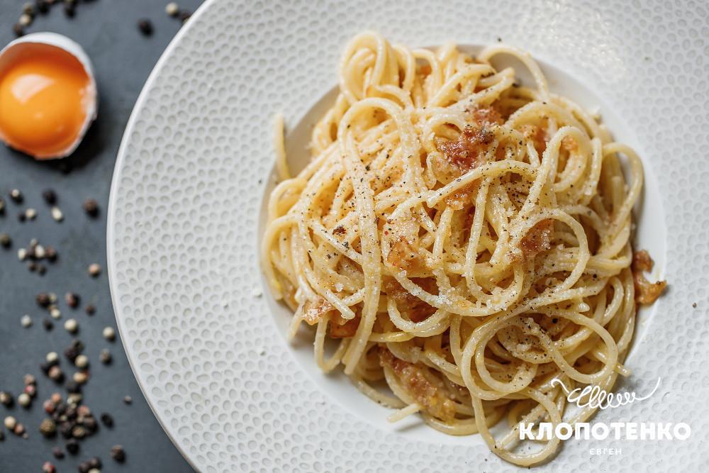 italiyski-stravy-pasta-karbonara