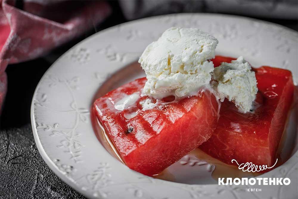 Смажений кавун з морозивом