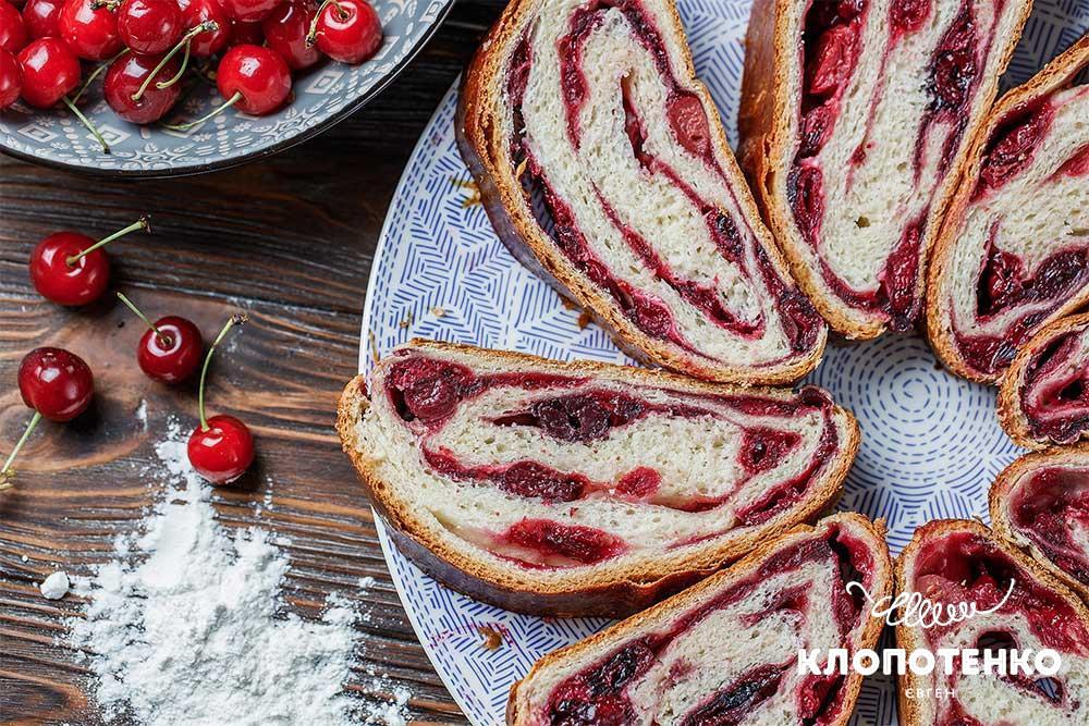 Рецепти випічки з вишнею