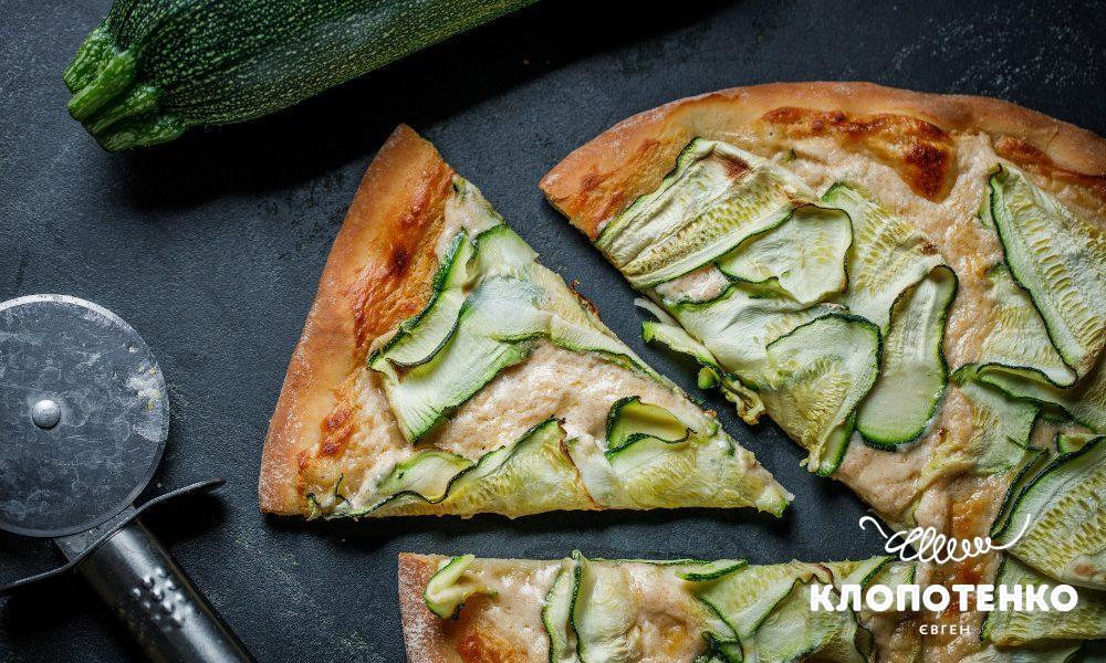 Піца на кефірі з цукіні та крем-сиром