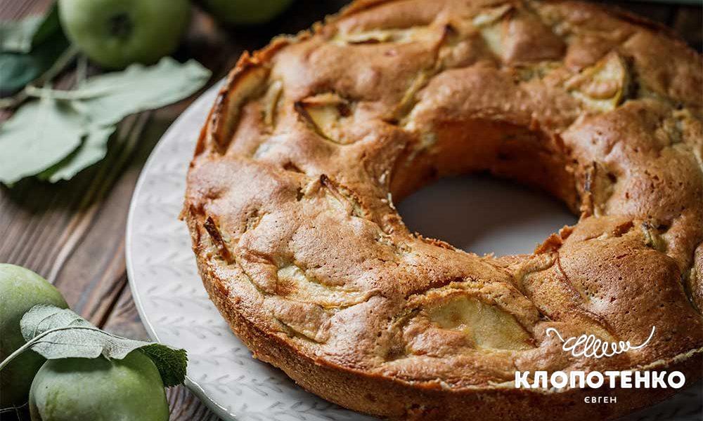 Шарлотка с яблоками в духовке