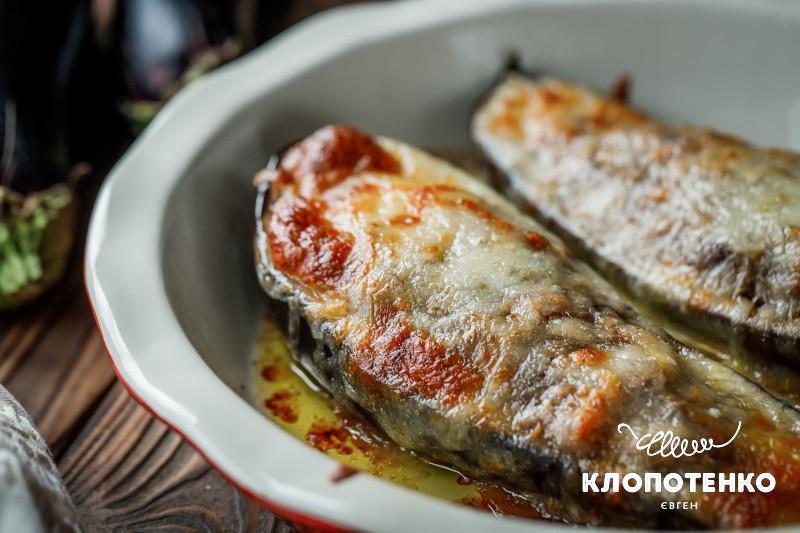 Фаршировані баклажани з яловичиною та сулугуні