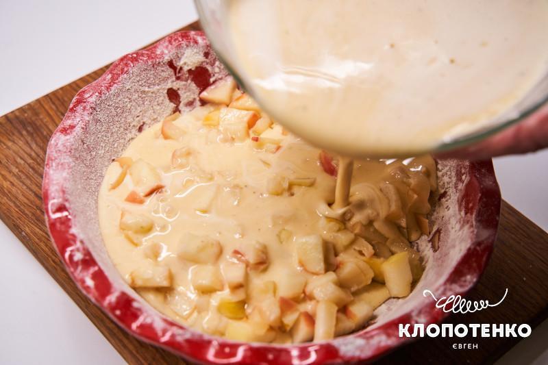 клафуті з яблуками