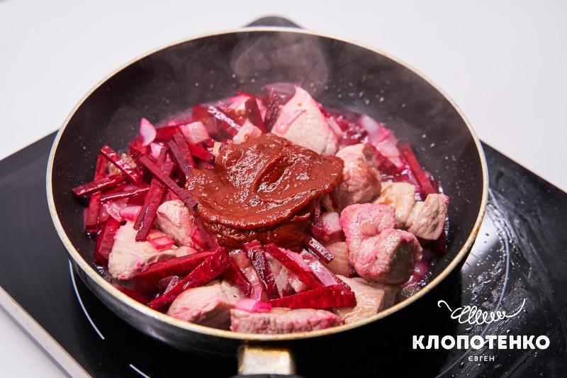 плов з булгуром, свининою та буряком