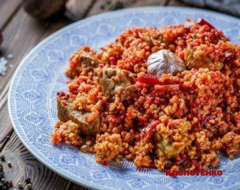 Плов з булгуром, свининою та буряком