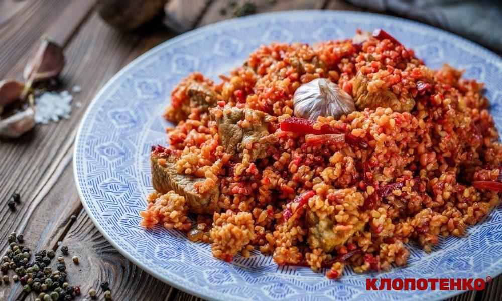 Плов з булгуром, свининою та буряком