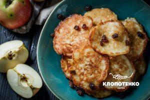 оладки з яблуками на кефірі