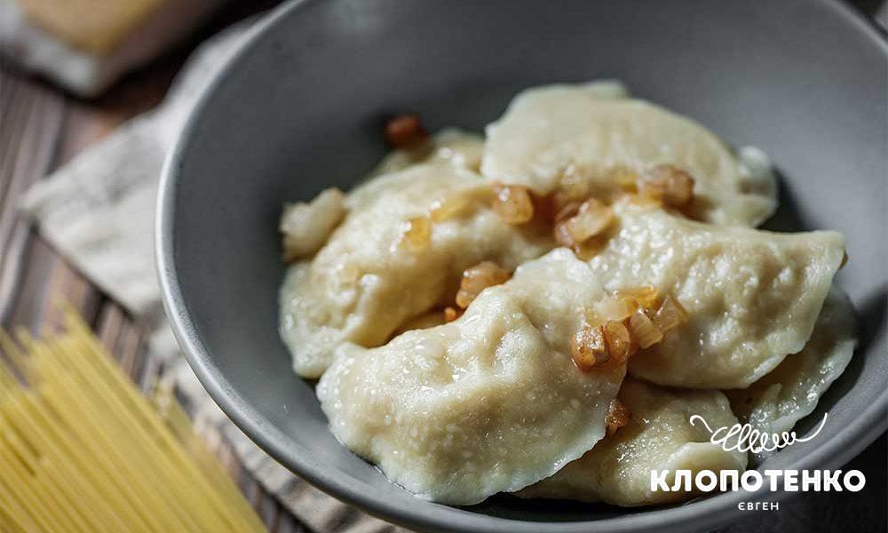 Вареники зі шкварками та макаронами