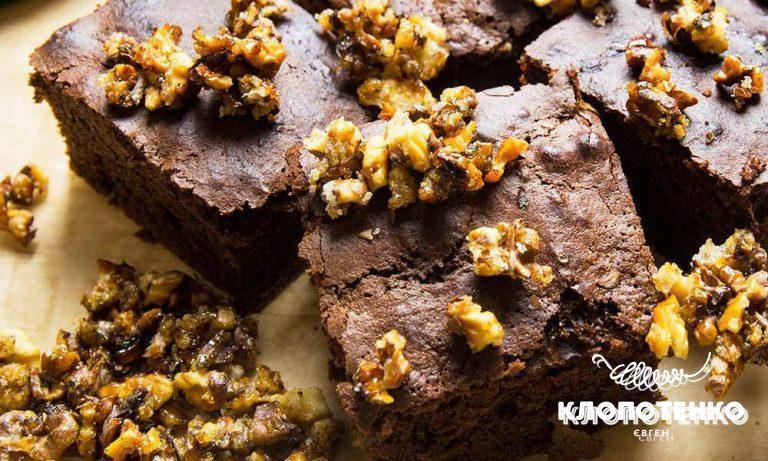 Brownie-with-orange-peel-and-nut-praline