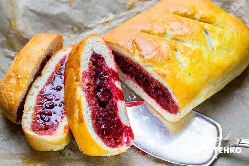 Пиріг з вишнею