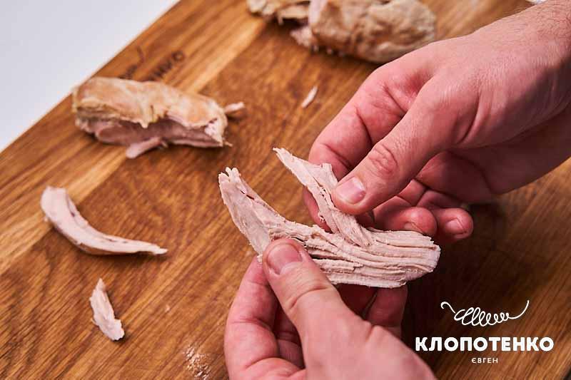 Розберіть м'ясо на волокна