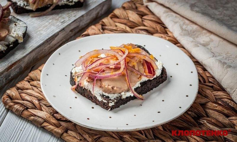 Канапки з печінкою тріски