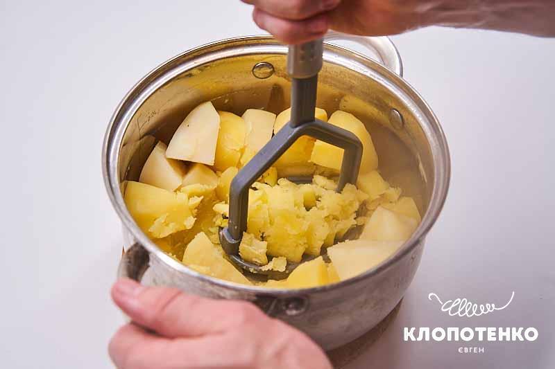 Розімніть картоплю