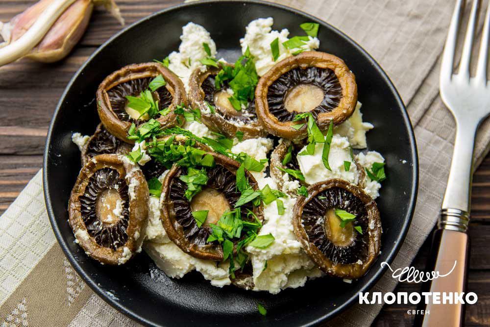 Mushrooms-with-feta-and-garlic
