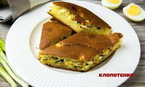 заливний пиріг на кефірі з яйцем та зеленою цибулею