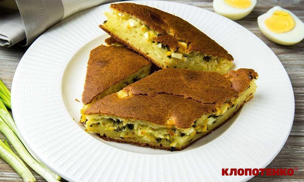заливний пиріг на кефірі з яйцем та зеленою цибулею