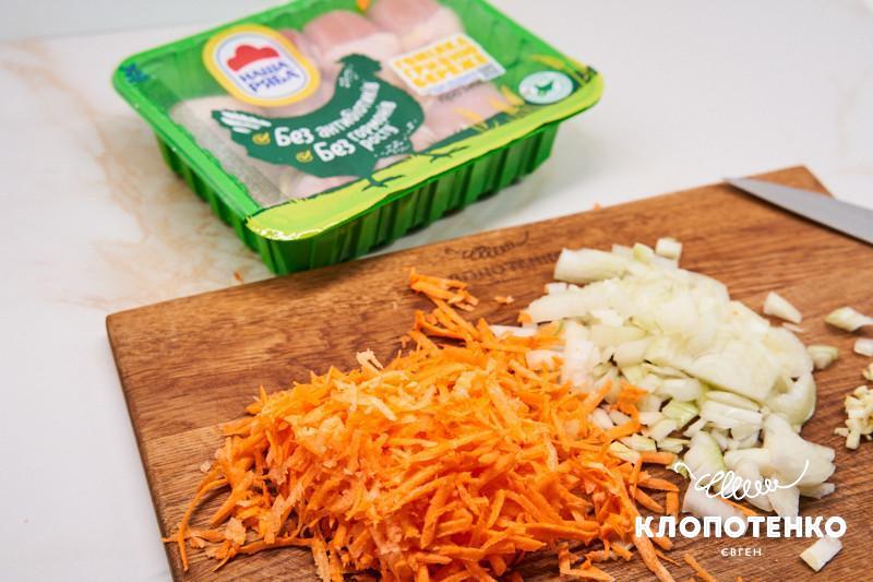 Рецепт курячих гомілок з овочами