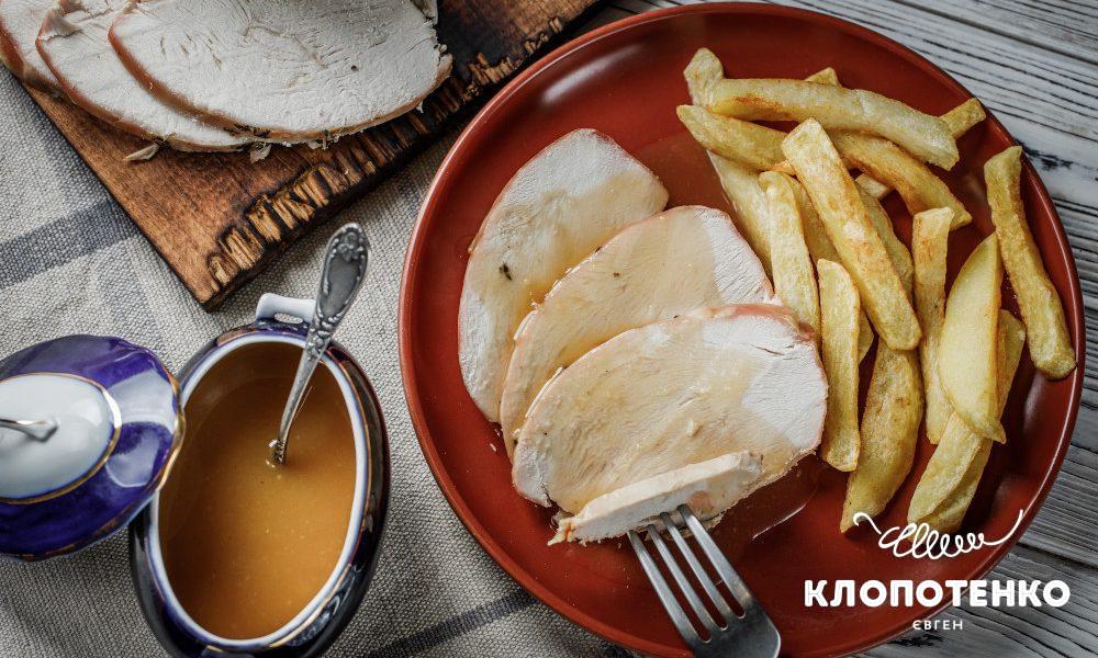 Філе індички в духовці з соусом Грейві