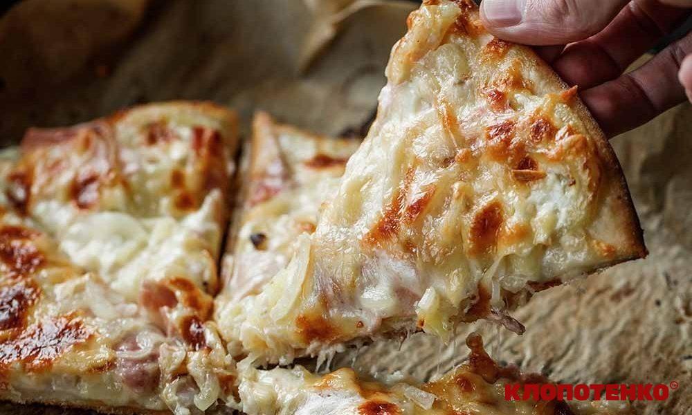 рецепт піци на кефірі з картоплею та беконом