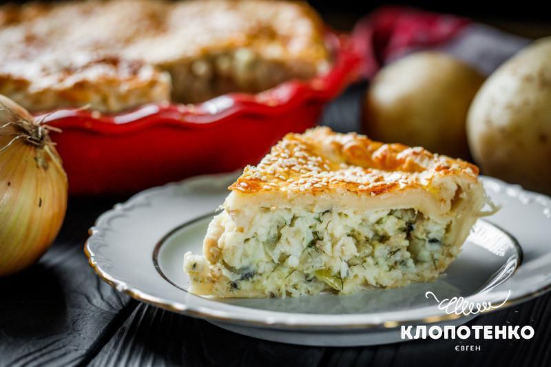 Рибний пиріг з хека та картоплі