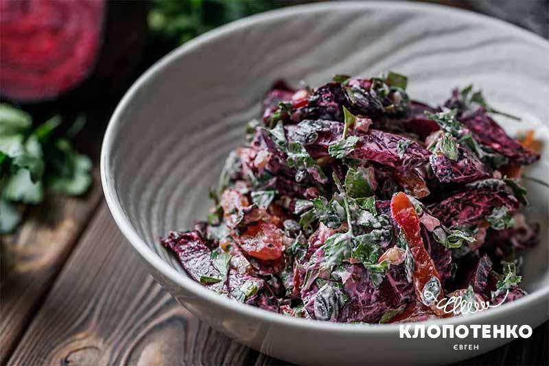 Салат з буряком і курагою