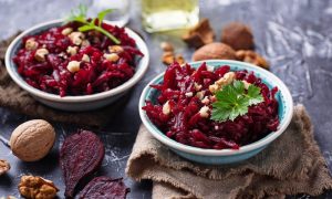 Салат з буряка та горіхів