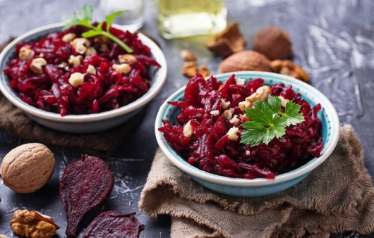 Салат з буряка та горіхів