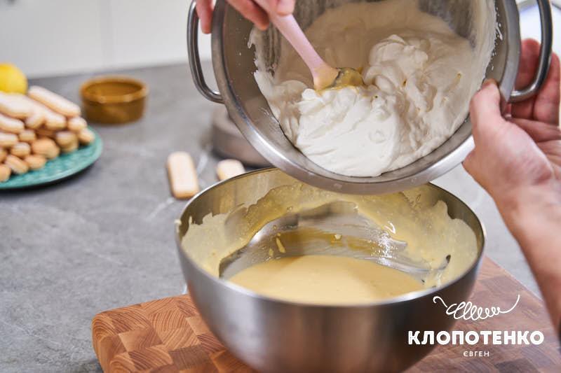 Змішайте інгредієнти для крему