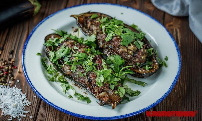 Фаршировані баклажани з м'ясом та оливками