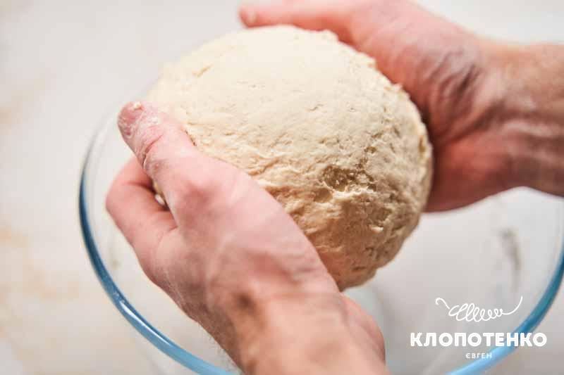 Замісіть тісто