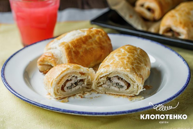 Крученики з грибами у тісті