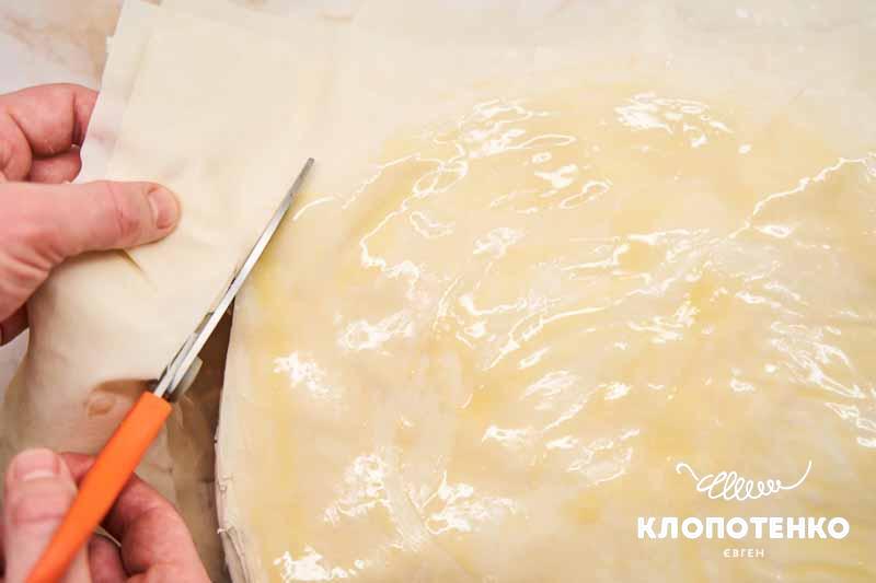 Відріжте краї тіста