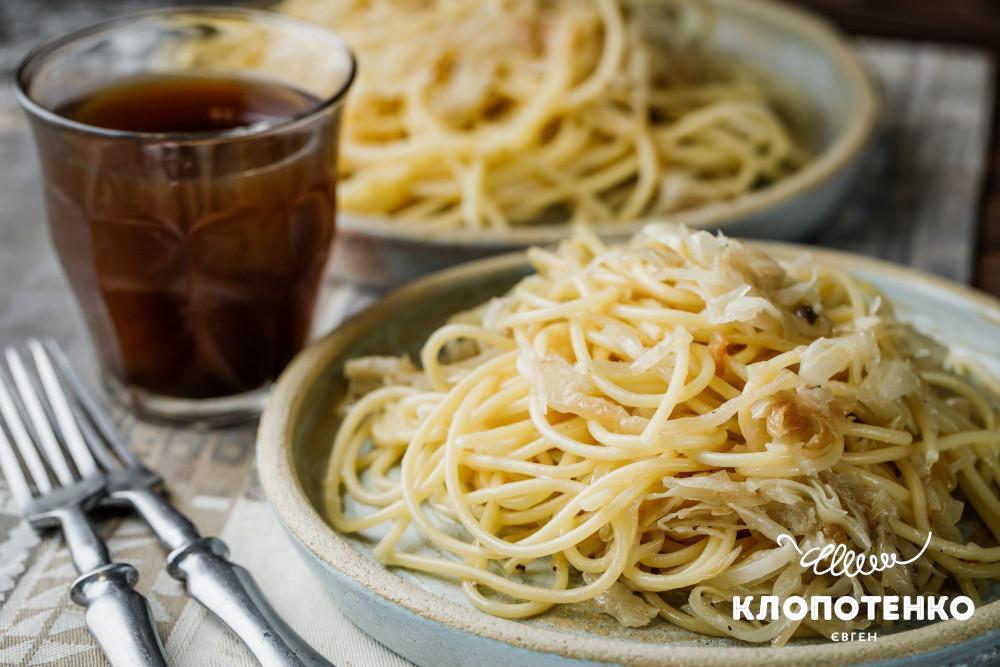 Паста з тушкованою капустою