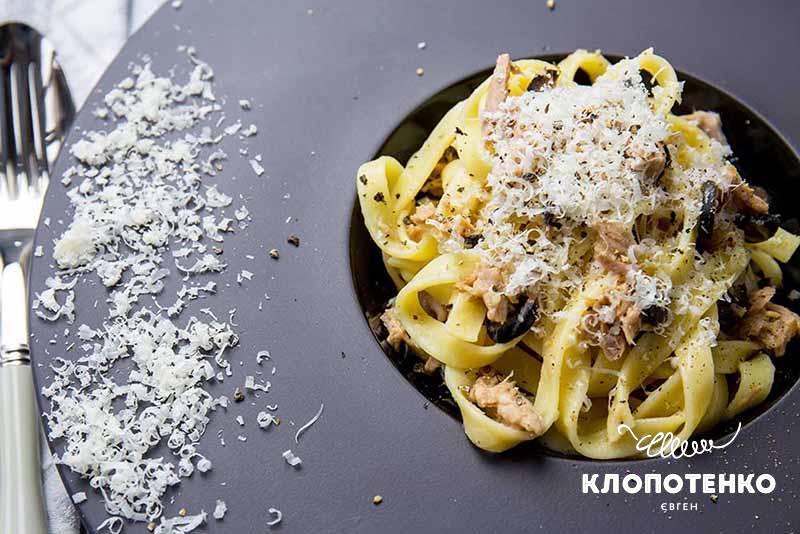 Паста з тунцем та оливками