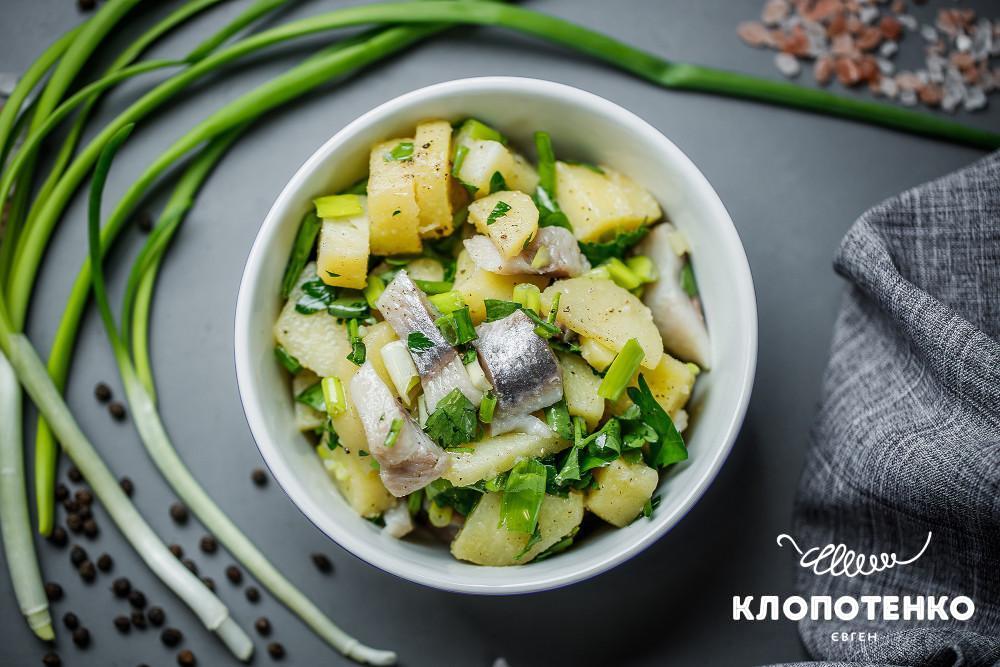 Салат з оселедця та картоплі