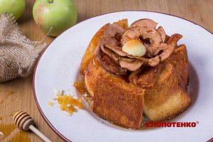 Класична шарлотка з яблуками