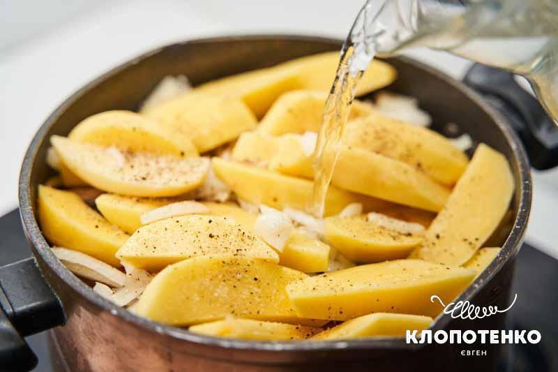 Залийте водою