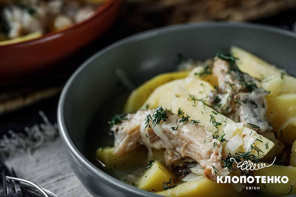 Короп, тушкований з картоплею