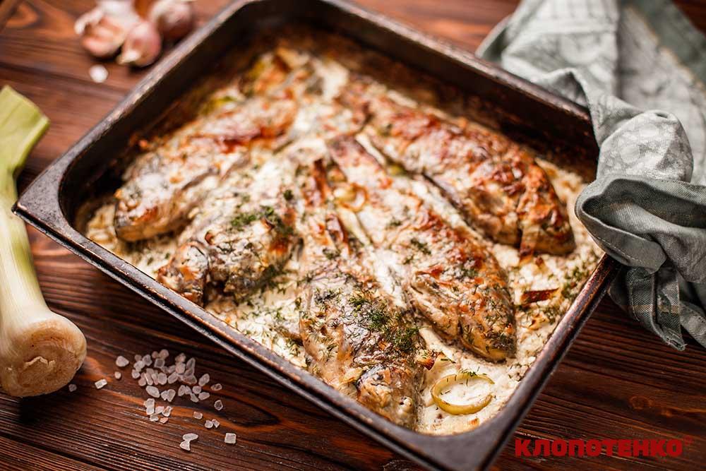 Карасі в сметані