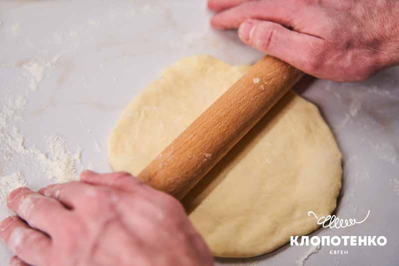 Розкачайте тісто