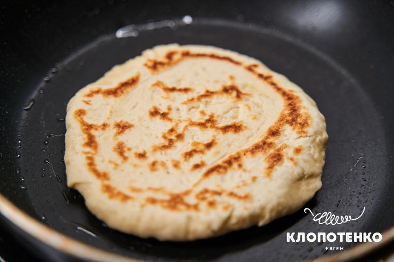 Хліб на сковорідці наан