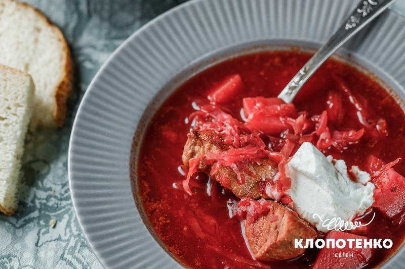 Класичний борщ з томатно-буряковою заправкою